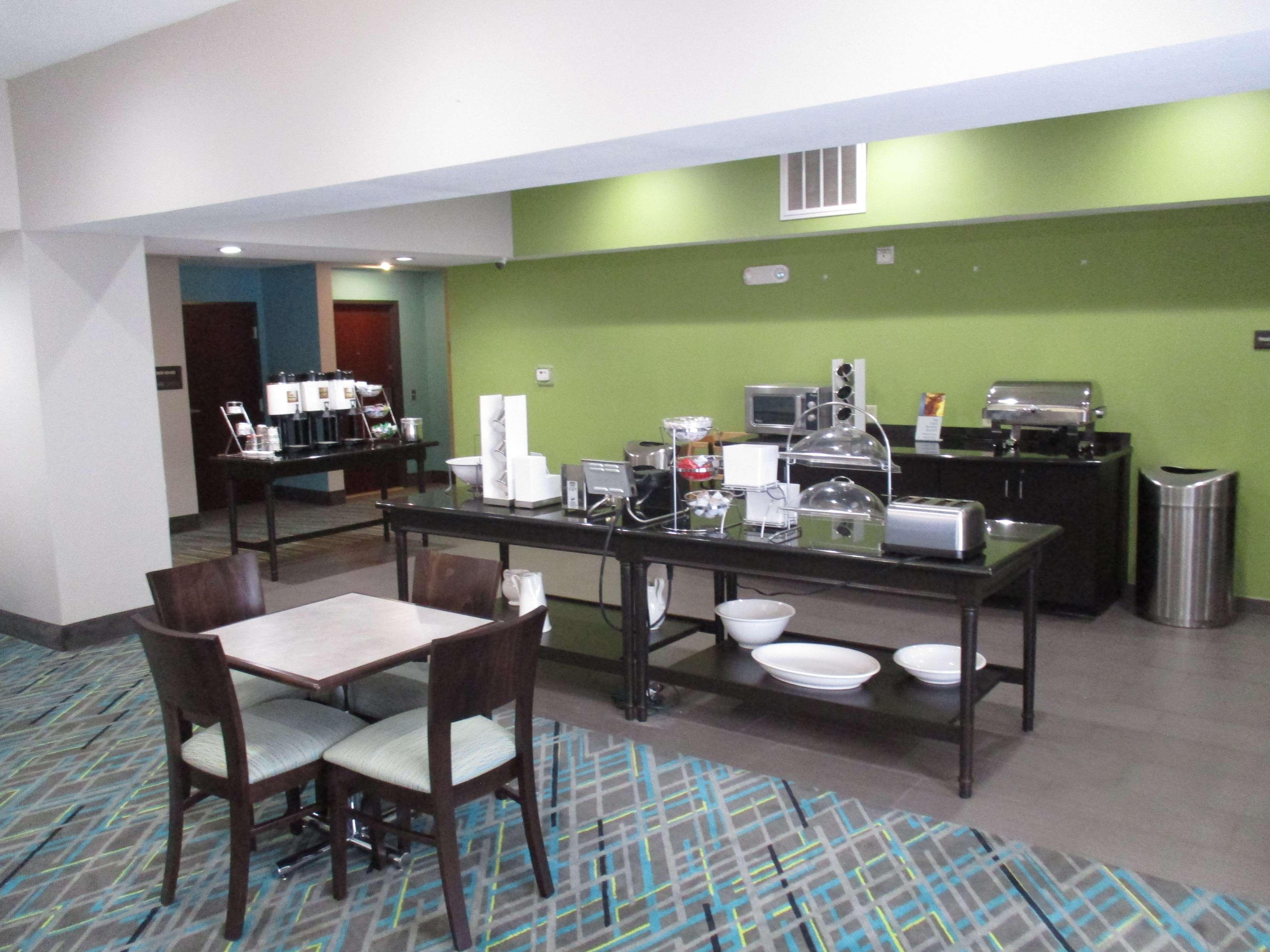 Best Western Golden Prairie Inn And Suites Sidney Extérieur photo