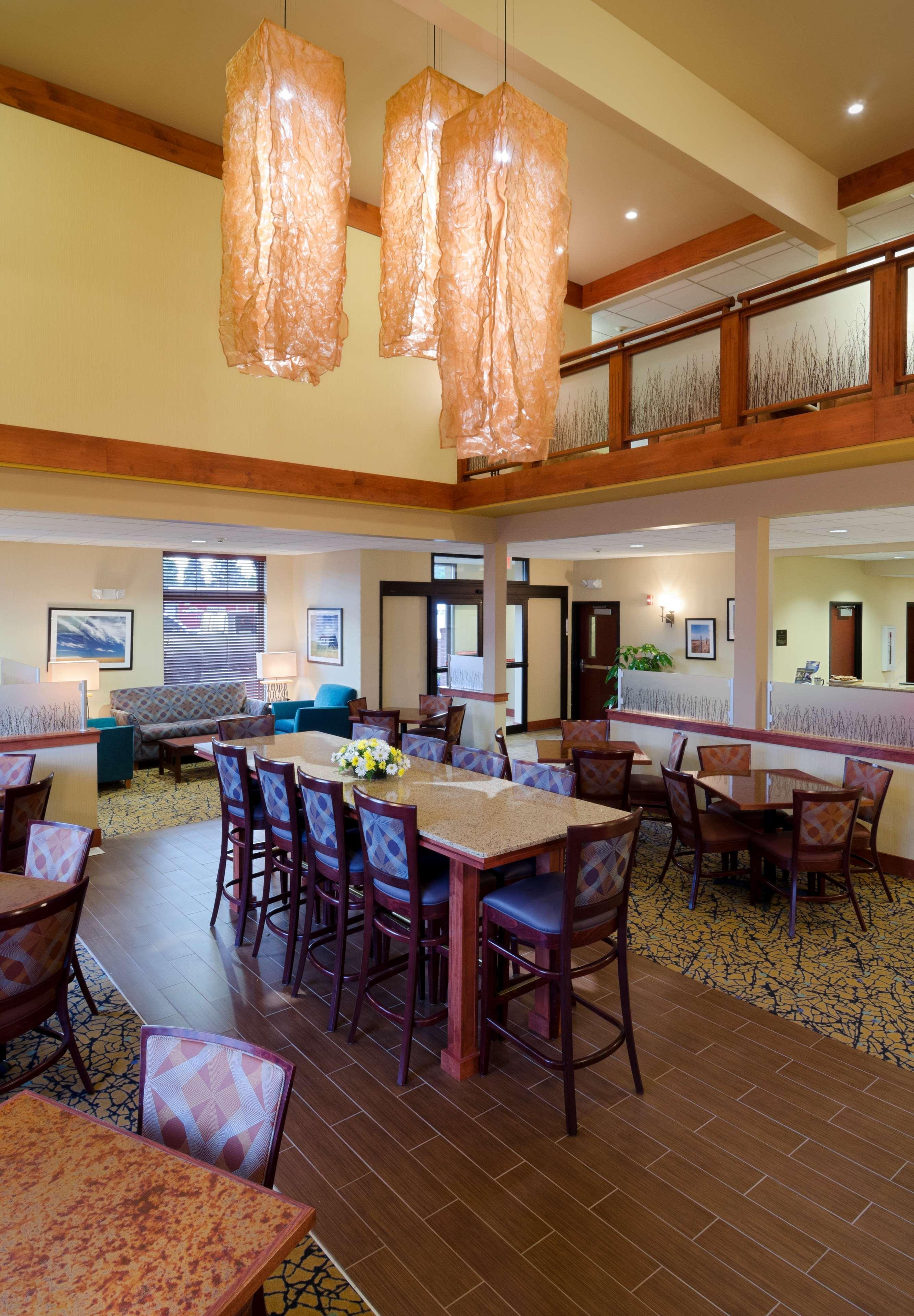Best Western Golden Prairie Inn And Suites Sidney Extérieur photo