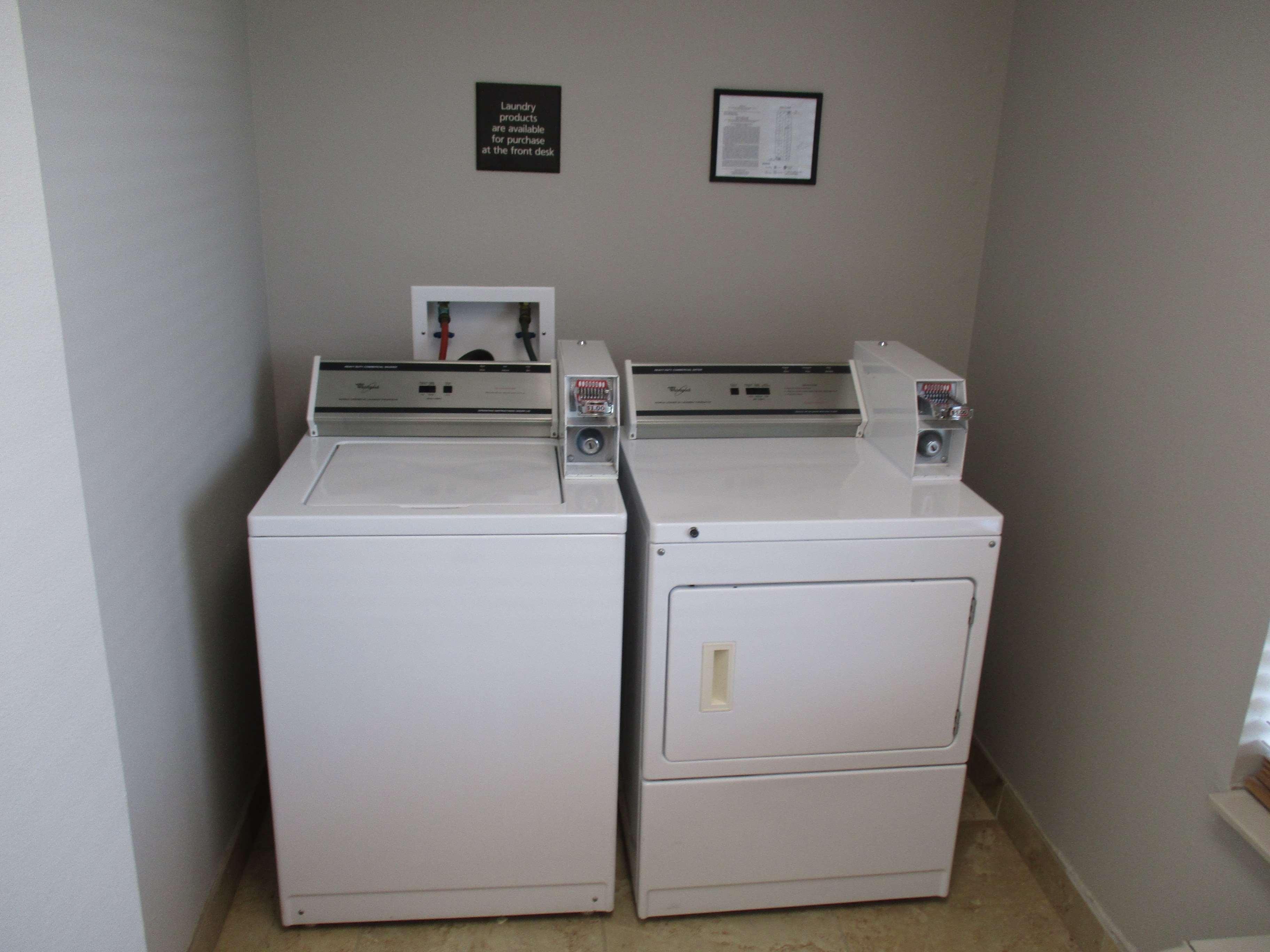 Best Western Golden Prairie Inn And Suites Sidney Extérieur photo
