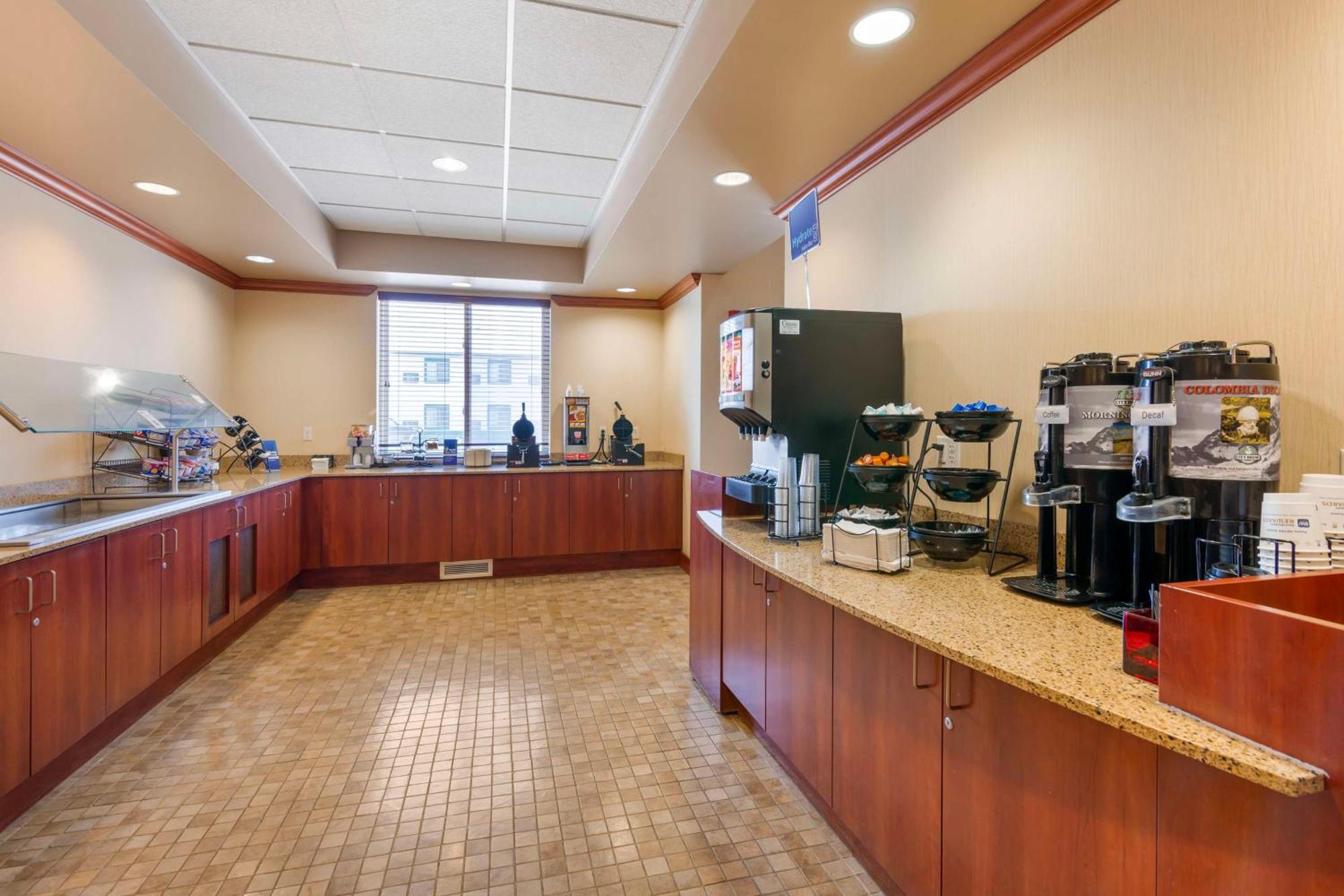 Best Western Golden Prairie Inn And Suites Sidney Extérieur photo