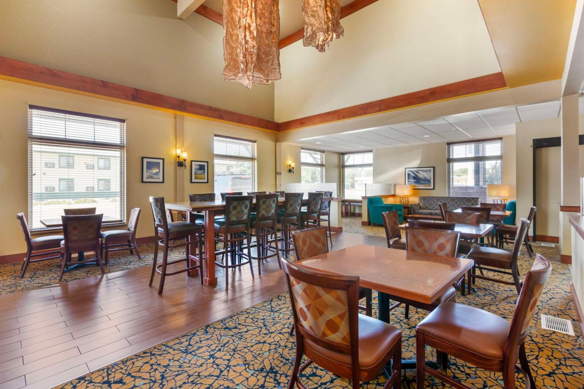 Best Western Golden Prairie Inn And Suites Sidney Extérieur photo
